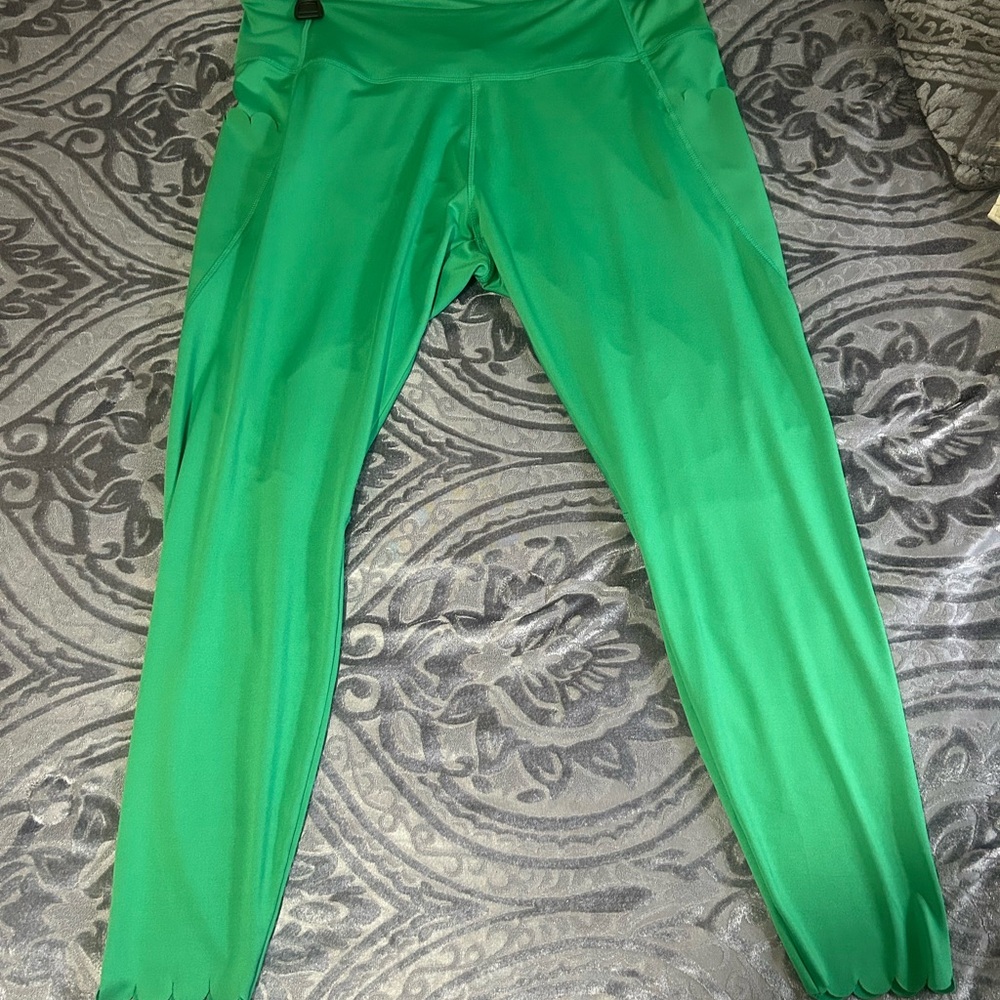 crown & ivy Emerald Green Stretch Leggings with cute pockets